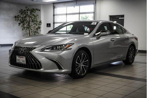 2025 Lexus ES 300h Base