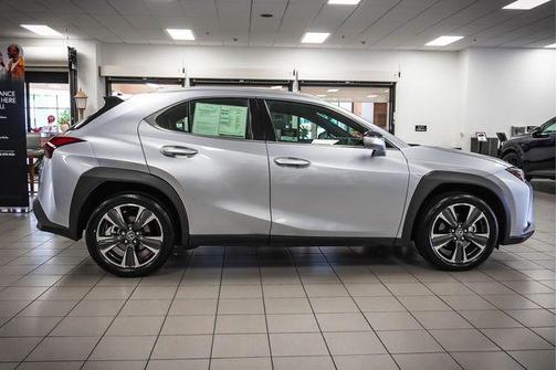 Iridium 2025 Lexus UX 300h Base
