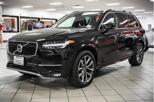 2016 Volvo XC90 T6 Momentum