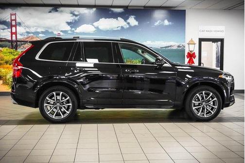 2016 Volvo XC90 T6 Momentum