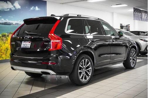 2016 Volvo XC90 T6 Momentum