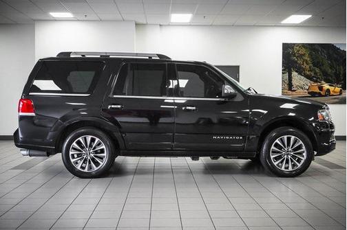 2015 Lincoln Navigator Base