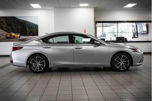 2025 Lexus ES 300h Base