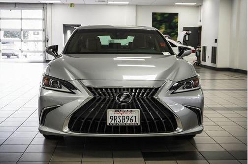 2025 Lexus ES 300h Base