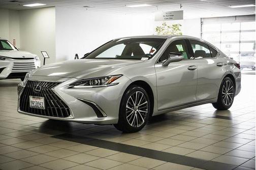 2025 Lexus ES 300h Base