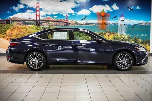 2025 Lexus ES 300h Base