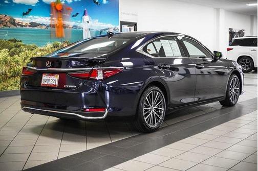 2025 Lexus ES 300h Base