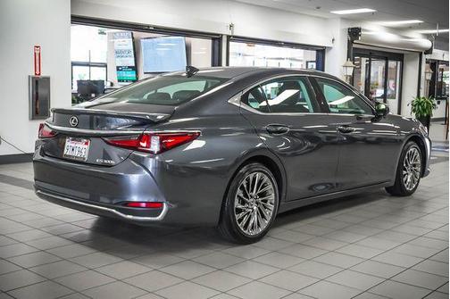 Cloudburst Gray 2025 Lexus ES 300h Luxury