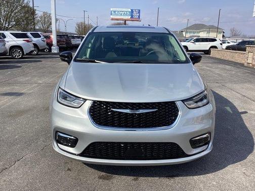 Silver Mist Clearcoat 2024 Chrysler Pacifica Limited