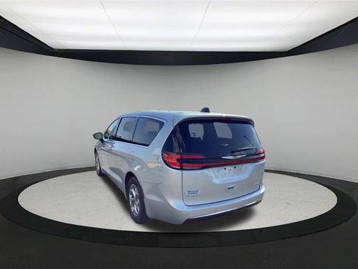 Silver Mist Clearcoat 2024 Chrysler Pacifica Limited