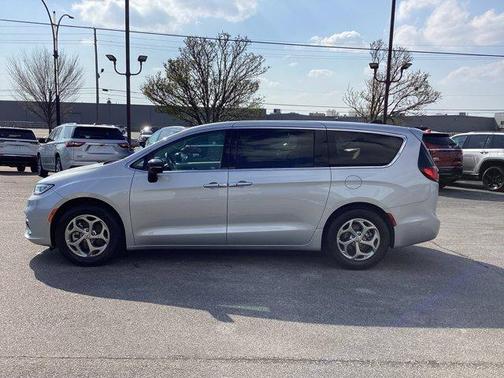Silver Mist Clearcoat 2024 Chrysler Pacifica Limited