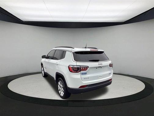 2024 Jeep Compass Latitude Lux