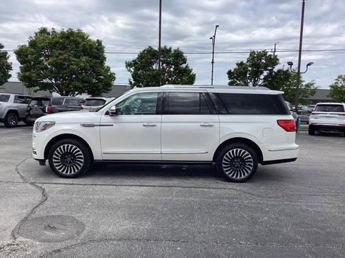 White Platinum Tri-Coat Metallic 2019 Lincoln Navigator L Black Label
