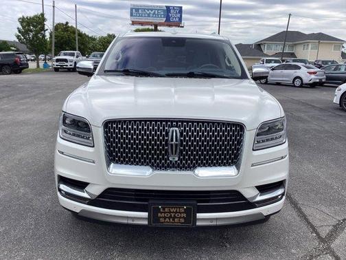 White Platinum Tri-Coat Metallic 2019 Lincoln Navigator L Black Label