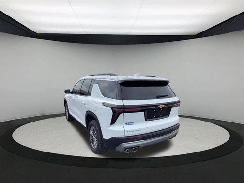 Summit White 2026 Chevrolet Traverse LT