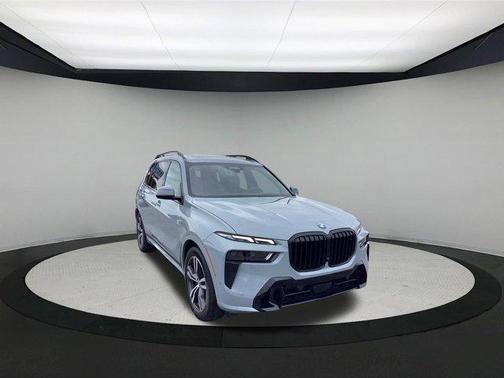 Gray Metallic 2024 BMW X7 xDrive40i