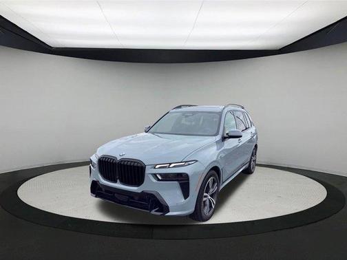 Gray Metallic 2024 BMW X7 xDrive40i