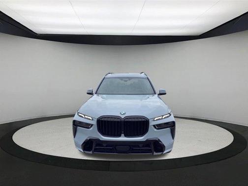 Gray Metallic 2024 BMW X7 xDrive40i