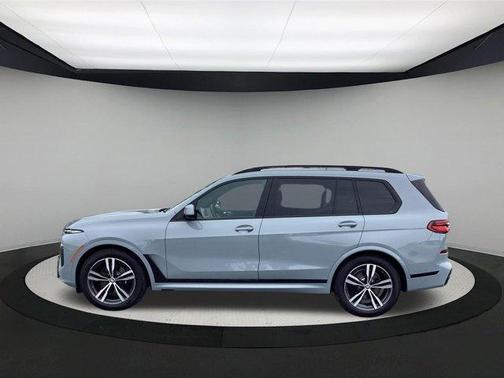 Gray Metallic 2024 BMW X7 xDrive40i
