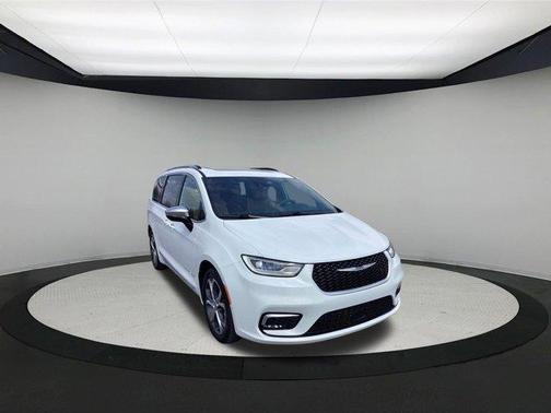 Bright White Clearcoat 2025 Chrysler Pacifica Pinnacle