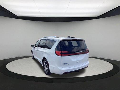 Bright White Clearcoat 2025 Chrysler Pacifica Pinnacle