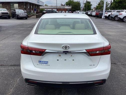 Blizzard Pearl 2016 Toyota Avalon XLE