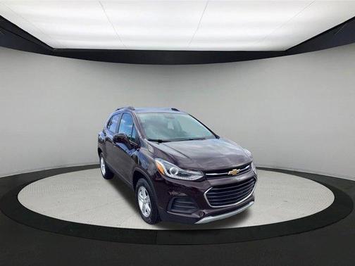 Black Cherry Metallic 2022 Chevrolet Trax LT