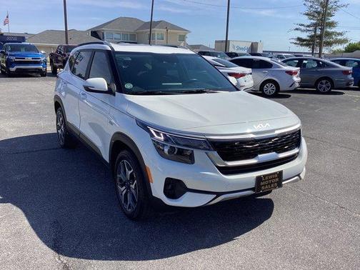 Snow White Pearl 2023 Kia Seltos EX