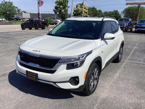 Snow White Pearl 2023 Kia Seltos EX