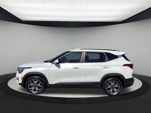 Snow White Pearl 2023 Kia Seltos EX