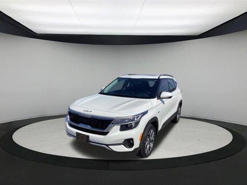 Snow White Pearl 2023 Kia Seltos EX