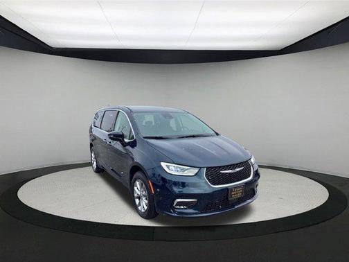 2023 Chrysler Pacifica Touring-L