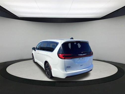 2023 Chrysler Pacifica Touring-L