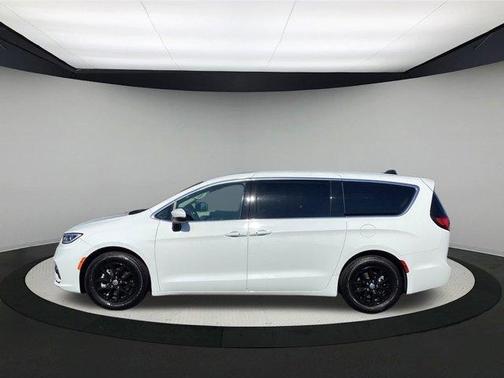 2023 Chrysler Pacifica Touring-L