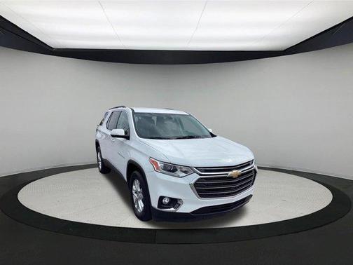 Summit White 2020 Chevrolet Traverse LT Cloth