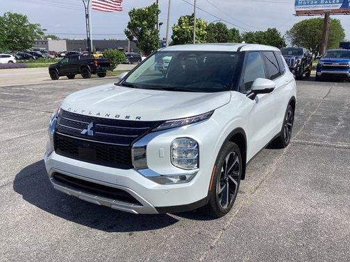 White Diamond 2024 Mitsubishi Outlander SE