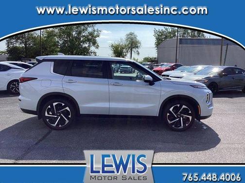 White Diamond 2024 Mitsubishi Outlander SE