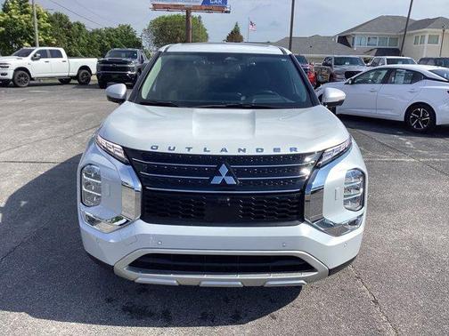 White Diamond 2024 Mitsubishi Outlander SE