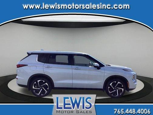 White Diamond 2024 Mitsubishi Outlander SE