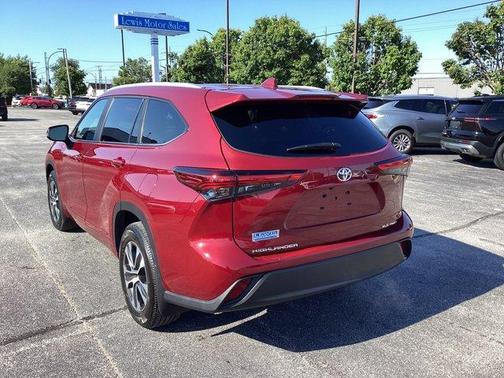 Ruby Flare Pearl 2023 Toyota Highlander XLE