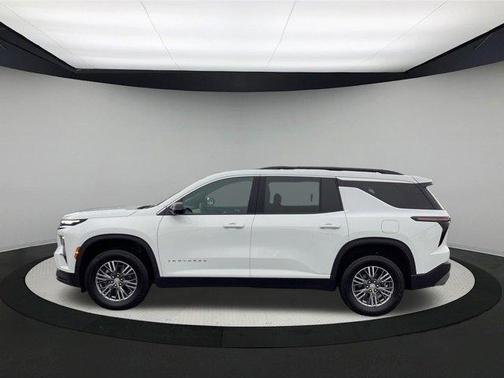 Summit White 2025 Chevrolet Traverse LT