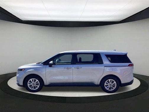 2022 Kia Carnival LX