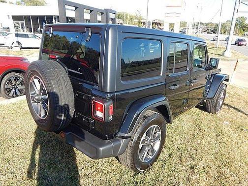 2023 Jeep Wrangler 4-Door Sahara 4x4