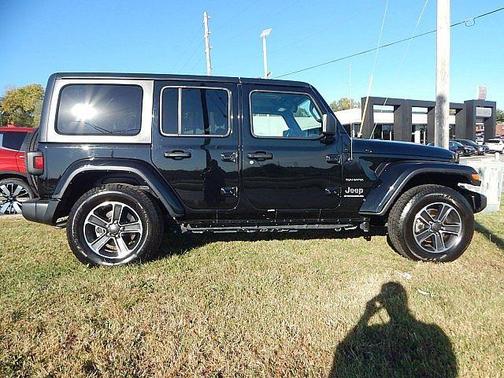 2023 Jeep Wrangler 4-Door Sahara 4x4