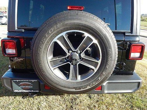 2023 Jeep Wrangler 4-Door Sahara 4x4