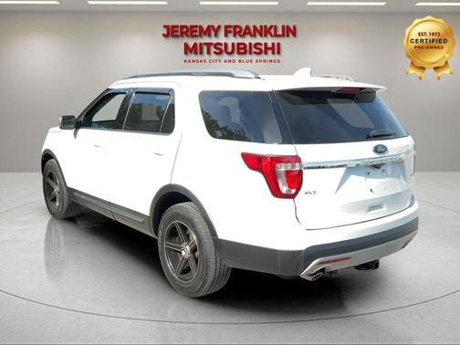 Oxford White 2017 Ford Explorer XLT
