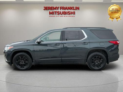 Graphite Metallic 2021 Chevrolet Traverse LT Cloth
