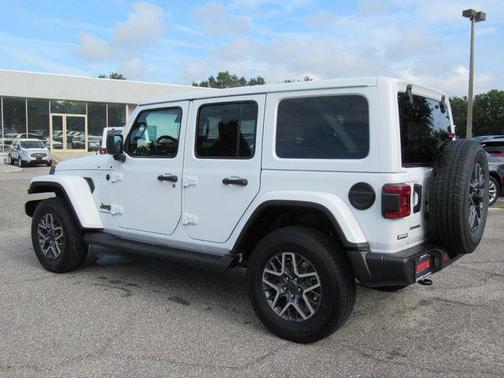 2025 Jeep Wrangler 4-Door Sahara 4x4