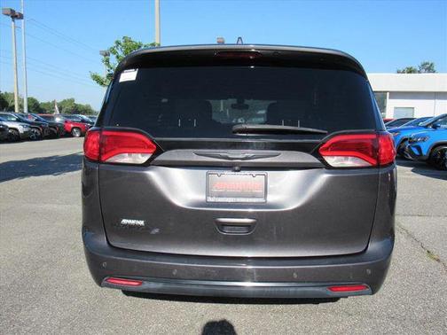 Granite Crystal Metallic Clearcoat 2018 Chrysler Pacifica Touring Plus