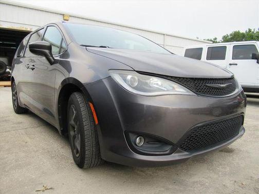 Granite Crystal Metallic Clearcoat 2018 Chrysler Pacifica Touring Plus